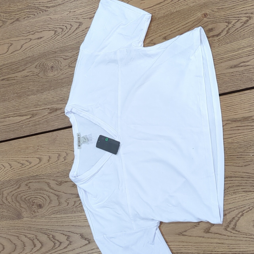 Forever 21 v neck cropped tee. Cropped football jersey. New with Tag. Size Large